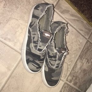 Rocket Dog Camo slip on shoes